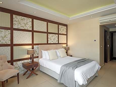 Premium Family Suite with Outdoor Jetted Tub