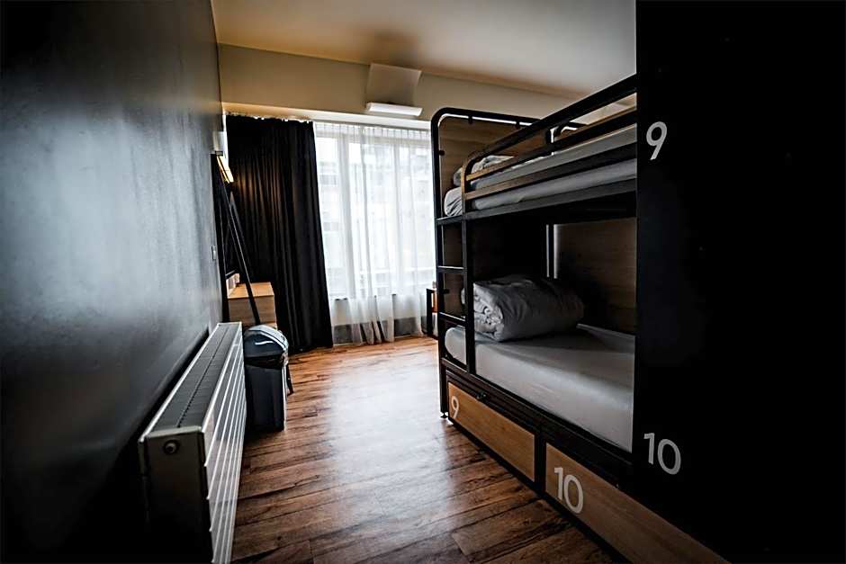 Photo 1 of 11 of Private 10-bed Room - Ensuite