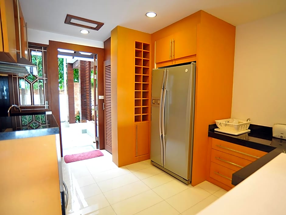 Villa Melitta, Pool, Beach, 360-SeaViews, 6-bed Thai Luxury on Best Location in Samui