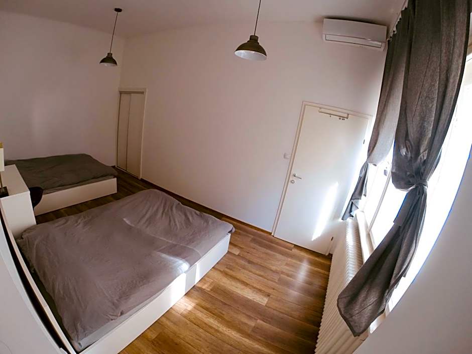 Lovecroatia Zagreb-'Paxnest' HOSTEL, No party! Cozy and quiet! Separated Men and women's Dormitory and Shower room! Indoor shoes provided! Lower beds with curtains for privacy! Maximum 4-5 beds per room! Fully prepared bed sheets! Have Laundry shop