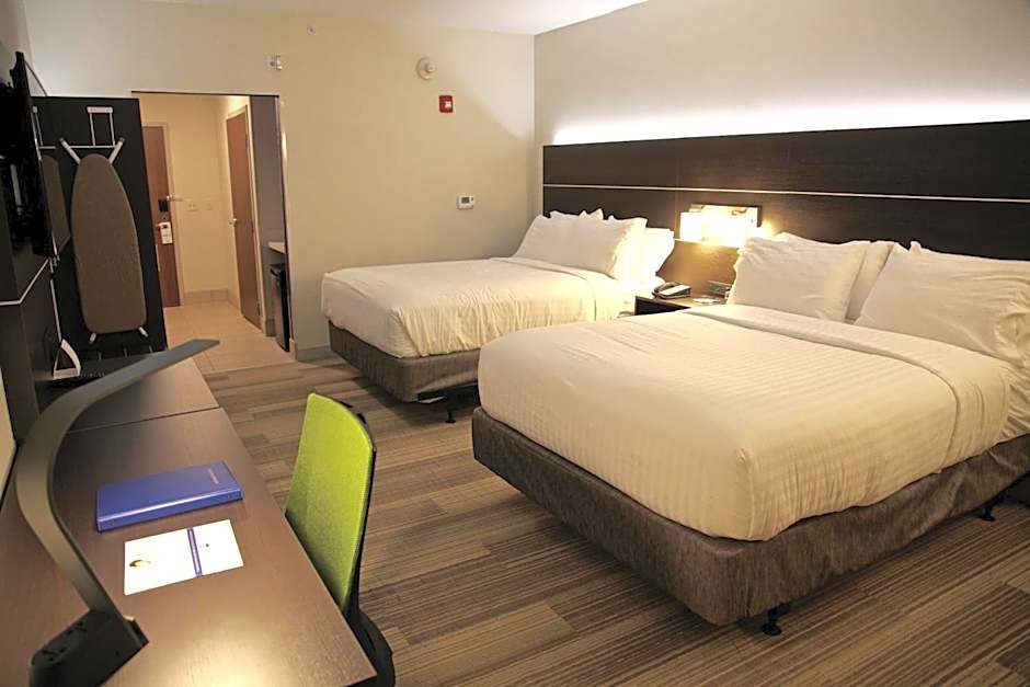 Holiday Inn Express & Suites Oswego By IHG