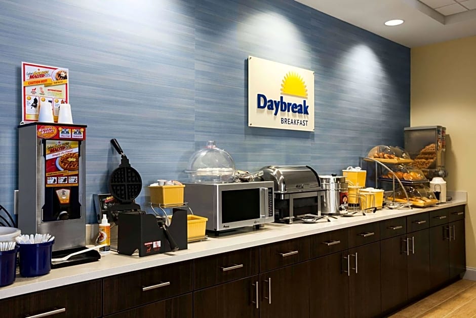 Days Inn & Suites by Wyndham Altoona