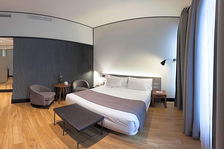 Photo 1 of 5 of Triple Room