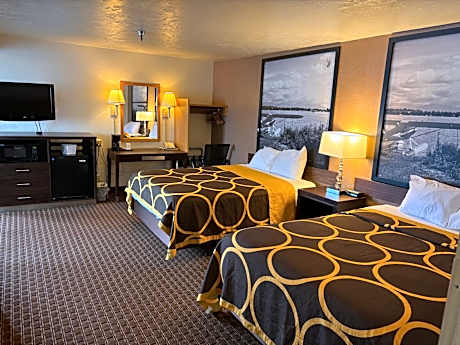 Studio Suite with Two Queen Beds and Ocean View - Non-Smoking