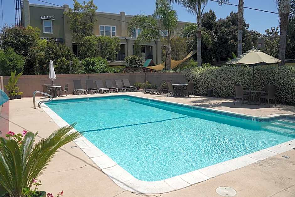 Harbor Inn & Suites