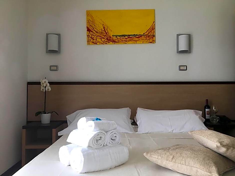 HOTEL ROYAL