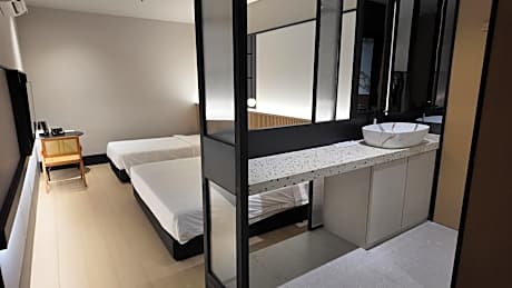 Deluxe Double Room (2 Adults + 1 Child)
