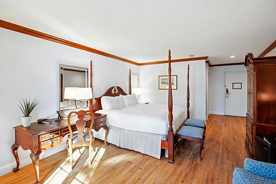 Avon Old Farms Hotel