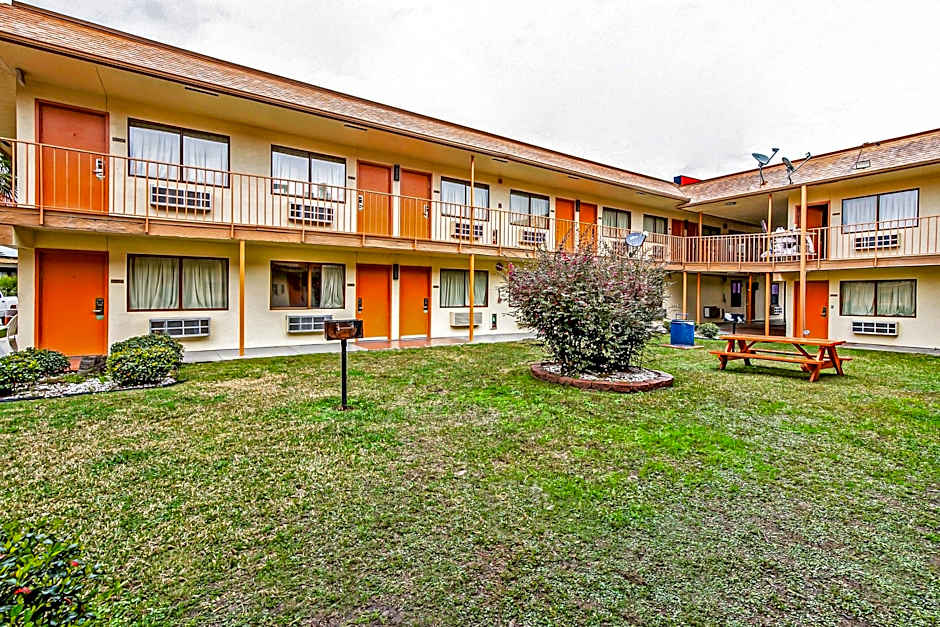 OYO Hotel Lake Charles Hwy 10