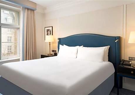 Two-Bedroom Suite with Lounge