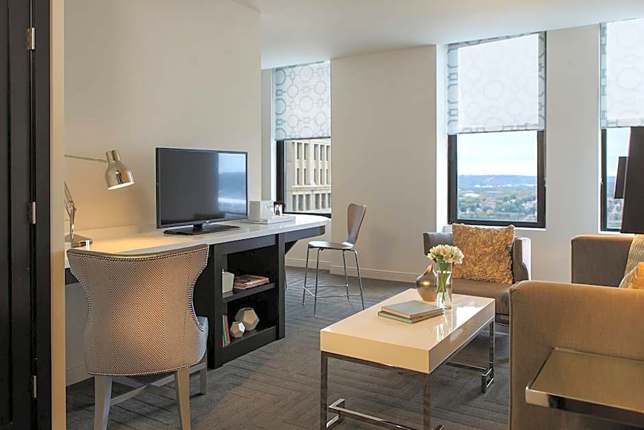 Renaissance by Marriott Cincinnati Downtown Hotel