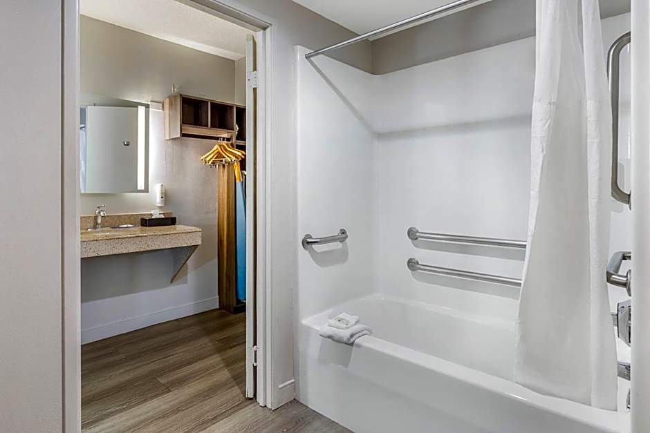 Quality Inn & Suites Raleigh Durham Airport