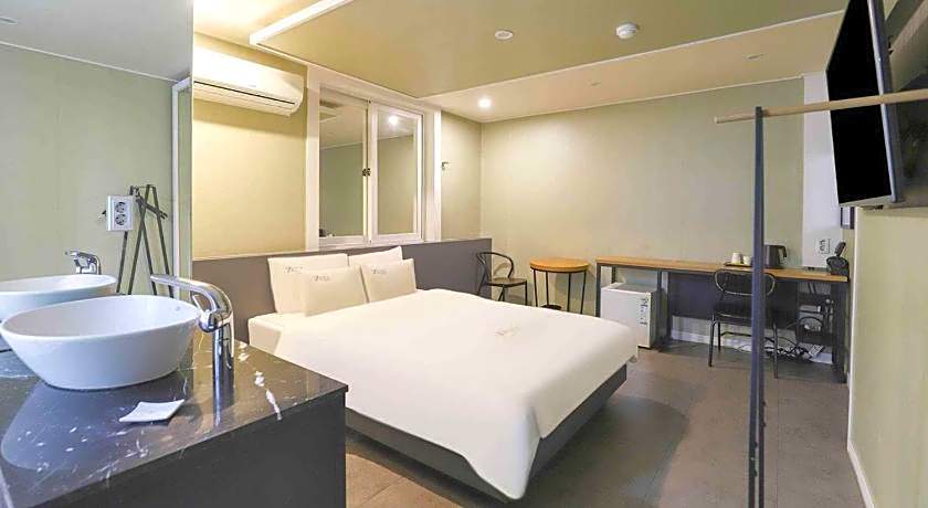 Gamdong Hotel