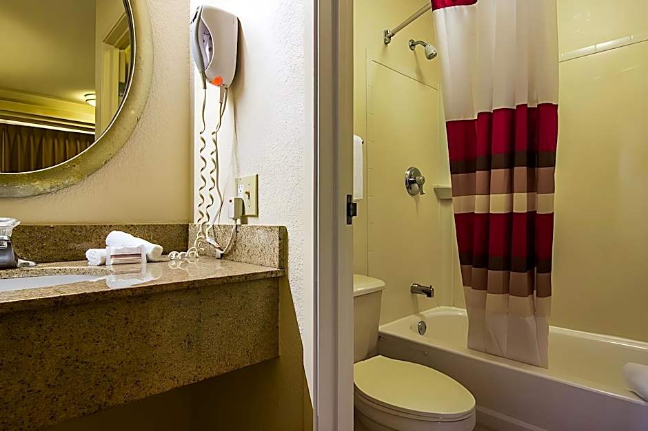 Red Oak Inn Southfield