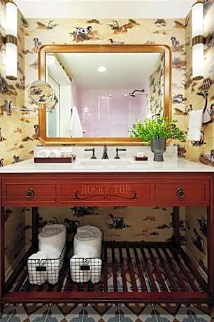 1 King Mobility/Hearing Accessible W/ Bathtub