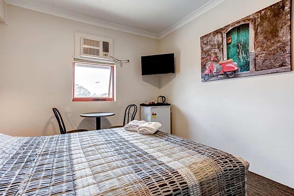 Arena Hotel (formerly Sleep Express Motel)