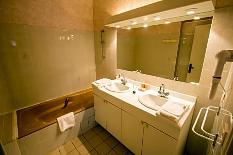 Triple Room with Private Bathroom