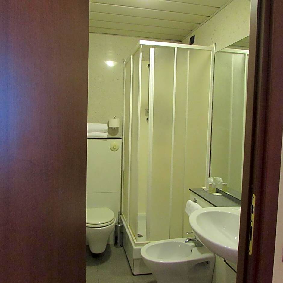 Hotel Alpi Del Mare
