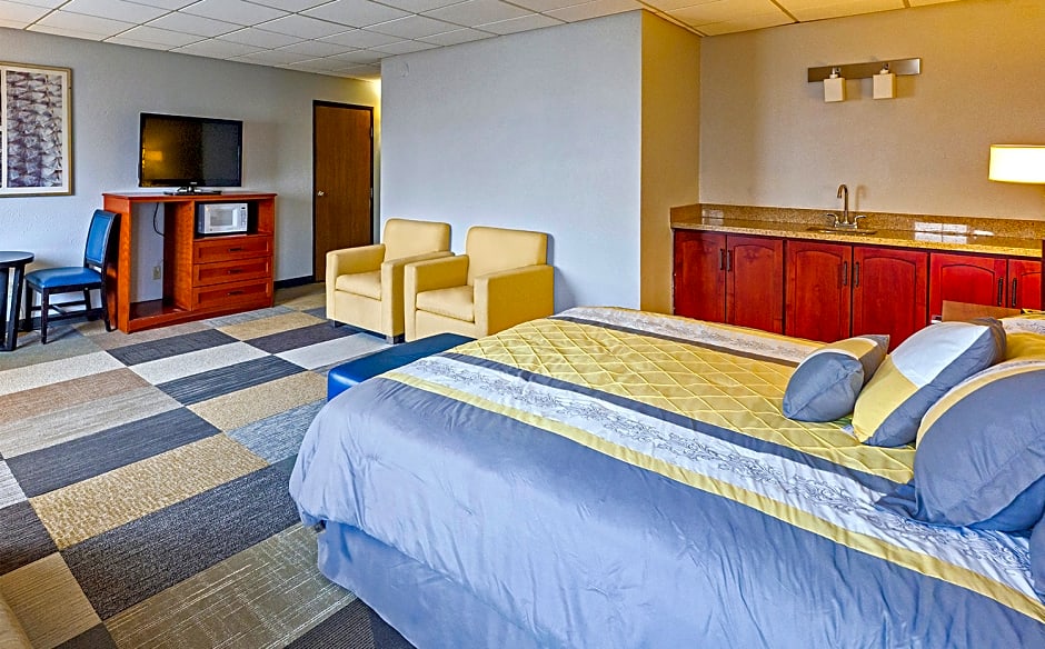 Coratel Suites Iowa Fairfield