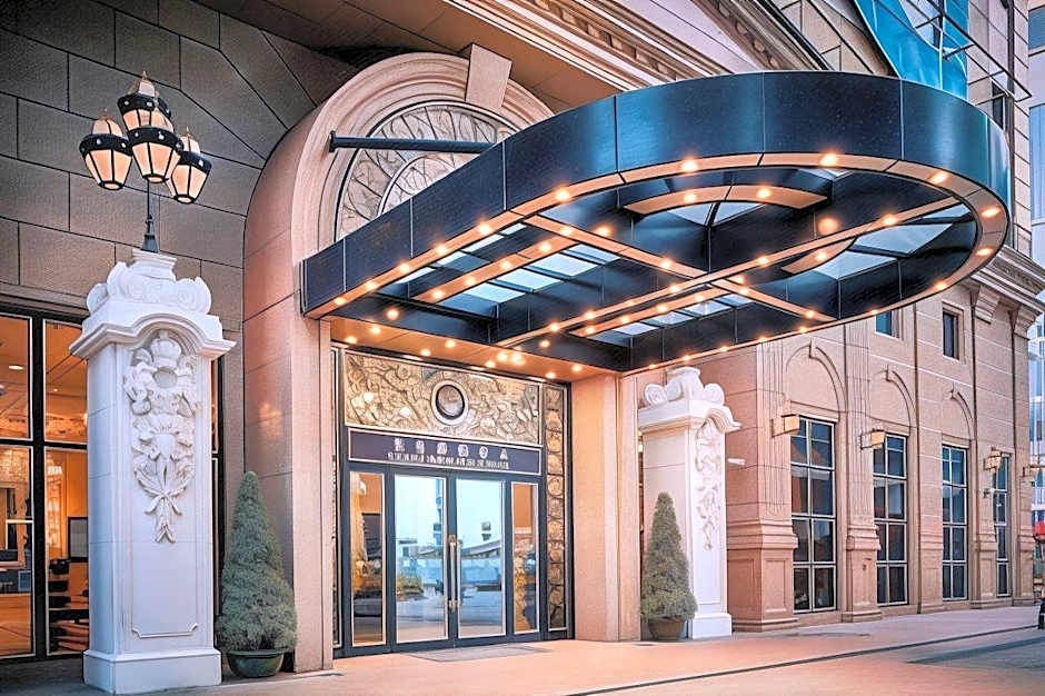 Grand Emperor Hotel