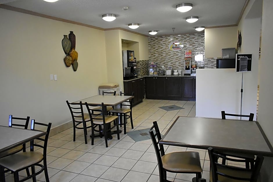 Super 8 by Wyndham Maumee Perrysburg Toledo Area