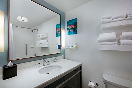 2 Queen Hearing Accessible Room