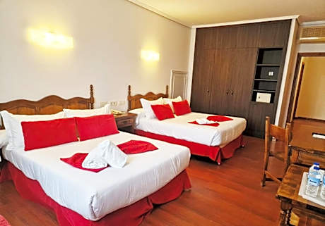 TRIPLE ROOM (3 ADULTS)