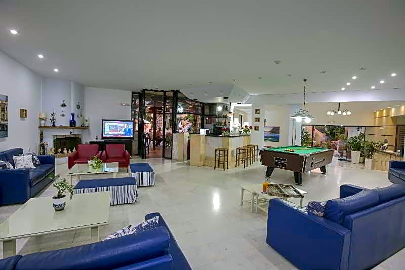 Latania Studios & Apartments