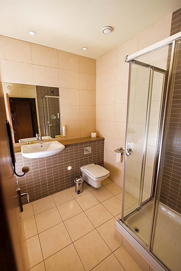Farington Lodge Hotel
