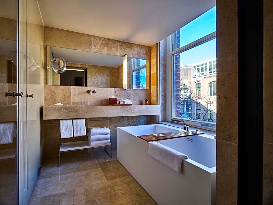 Two-Bedroom Suite with Balcony — 8 fotoğraftan 1. fotoğraf