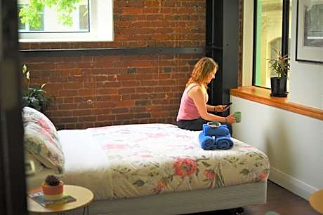 Large Double Room with Shared Bathroom
