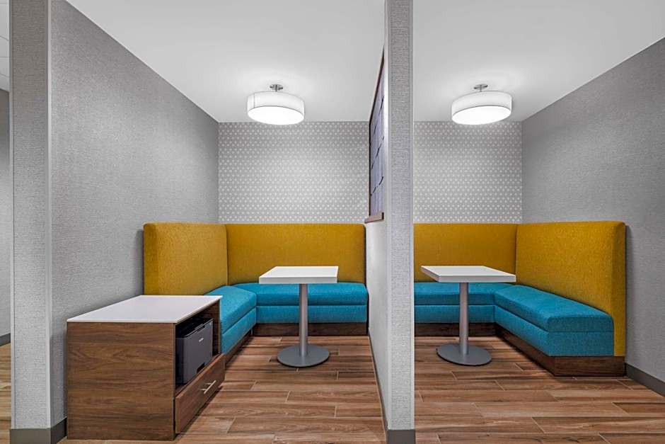 Hampton Inn & Suites Bakersfield Central