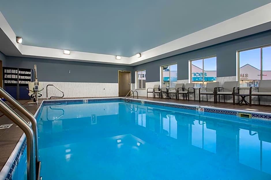 Holiday Inn Express Hotel And Suites Clinton By IHG
