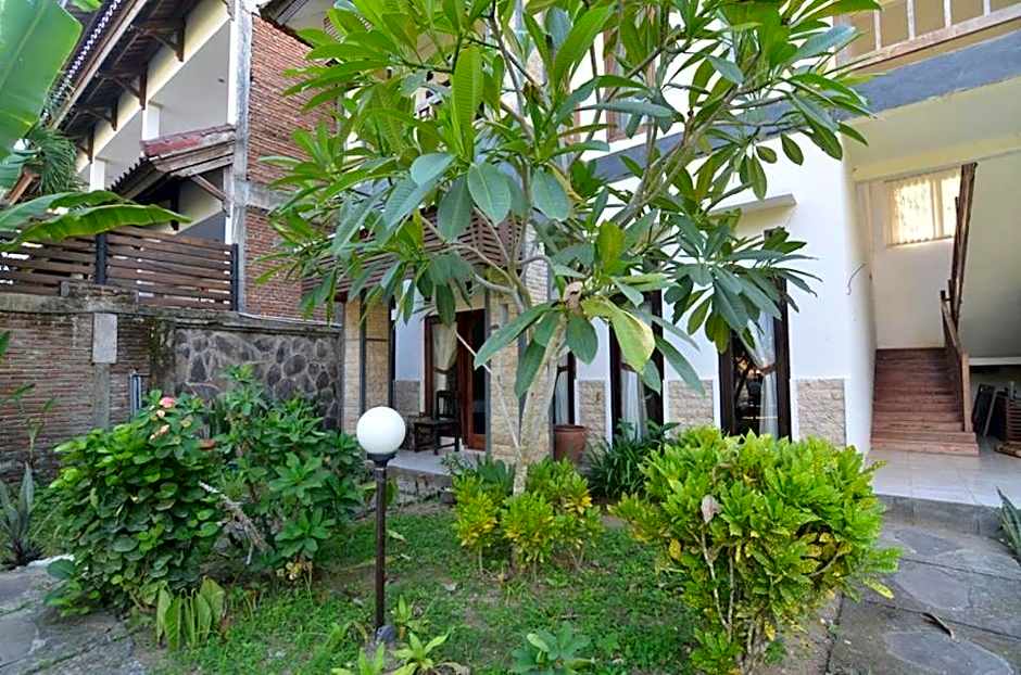 Puri Itoma Bungalows
