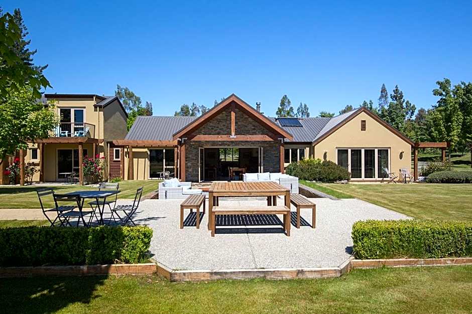 Maple Lodge Luxury Bed And Breakfast