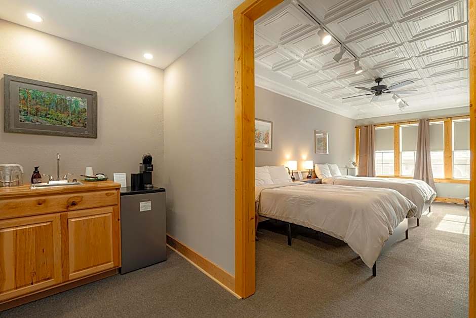 The NuWray Hotel & Carriage House