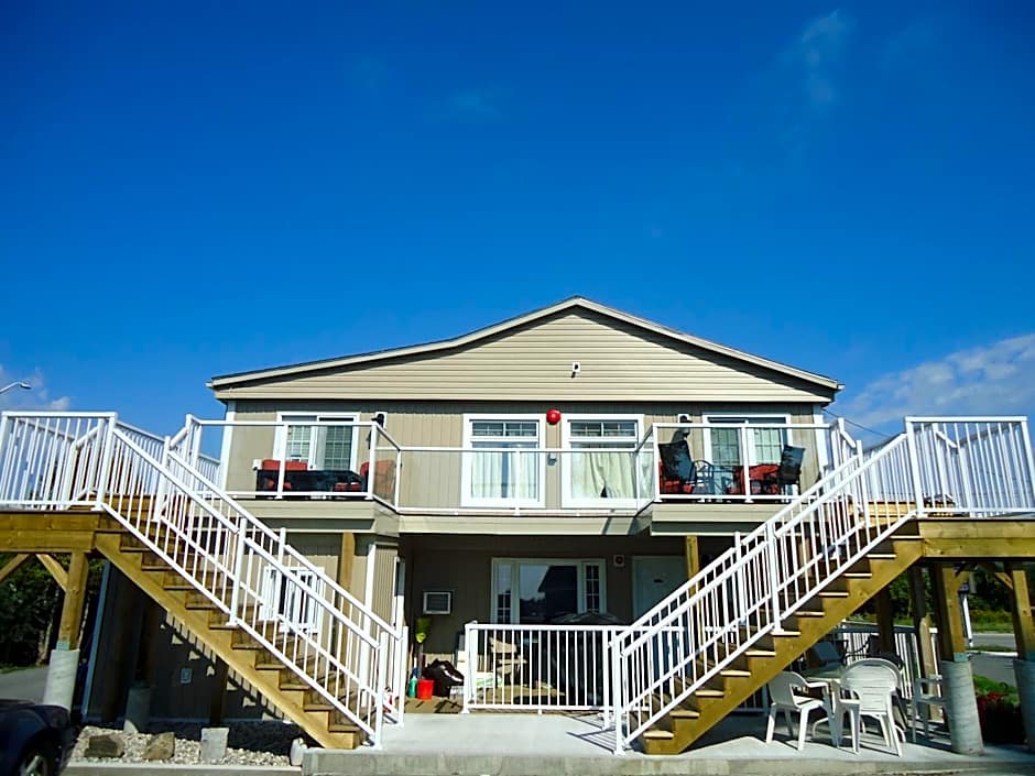 Bayside Inn & Waterfront Suites