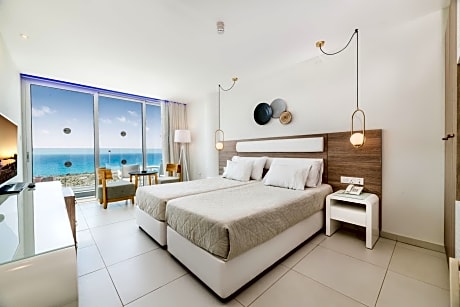 Penthouse Twin Room with Sea View
