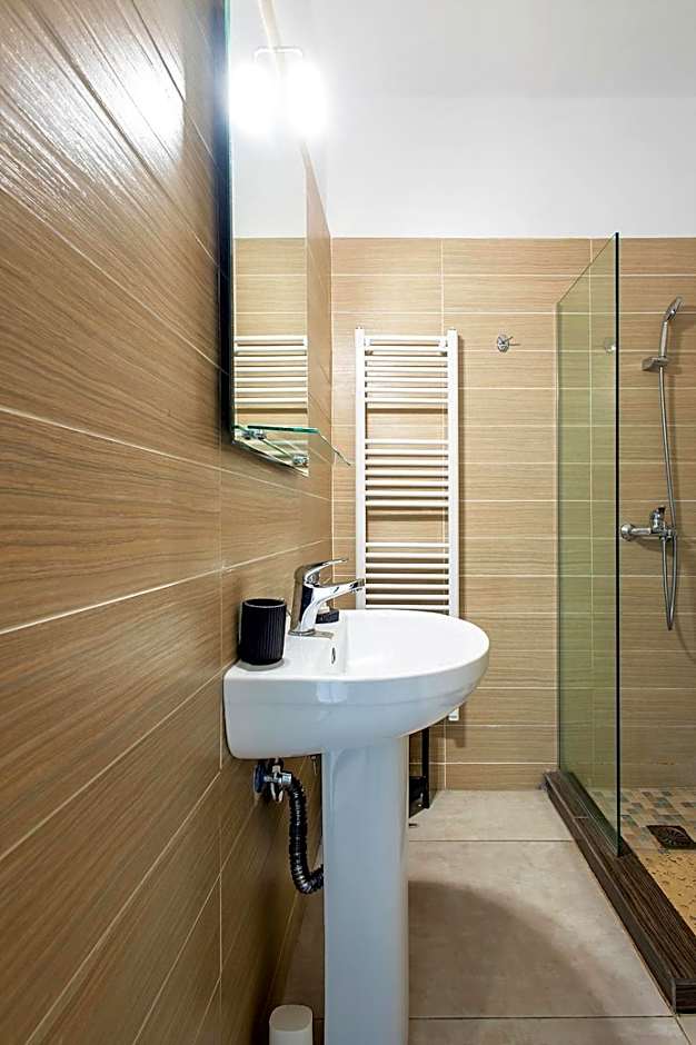 Aris123 by Smart Cozy Suites - Apartments in the heart of Athens - 5 minutes from metro - Available 24hr