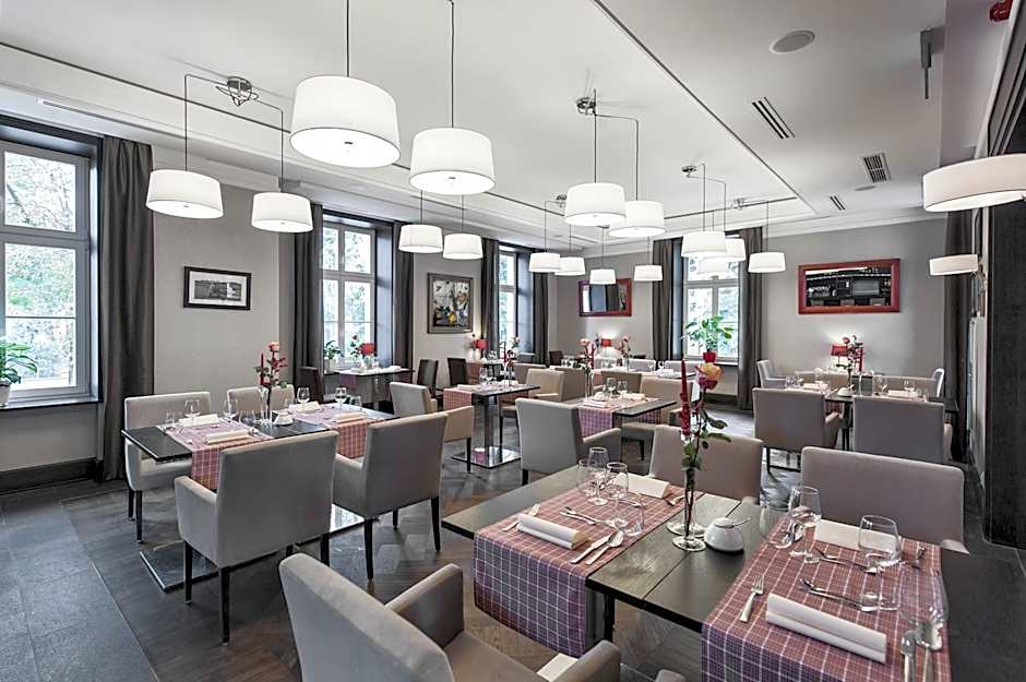 Red Baron Hotel & Restaurant