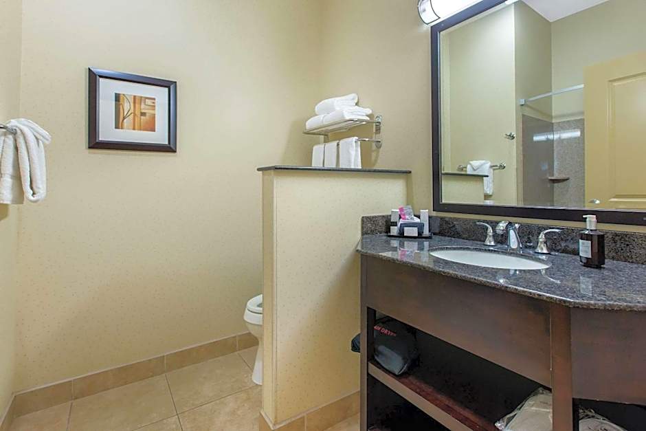 The Oaks Hotel & Suites