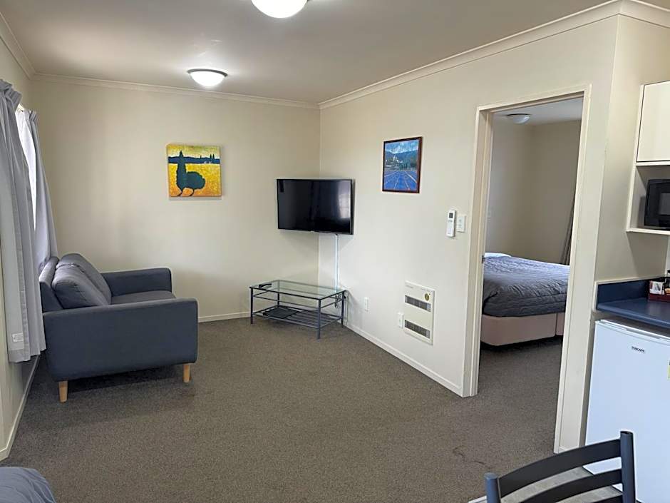 Bassingers Motor Lodge