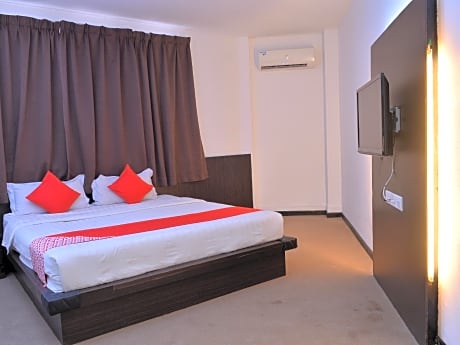 OYO 43960 Laksamana Executive & Boutique Hotel