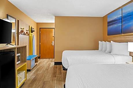 Queen Room with Two Queen Beds - Non-Smoking