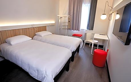 Standard Twin Room - Courtyard Side