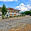 Baan Kru Toom Hotel
