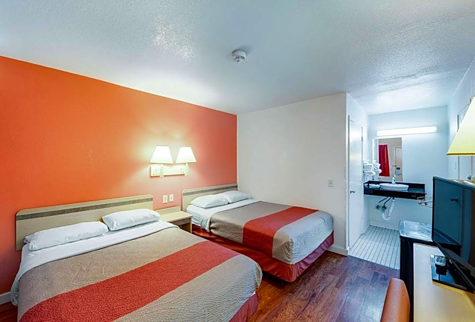 Motel 6-Greenville, TX