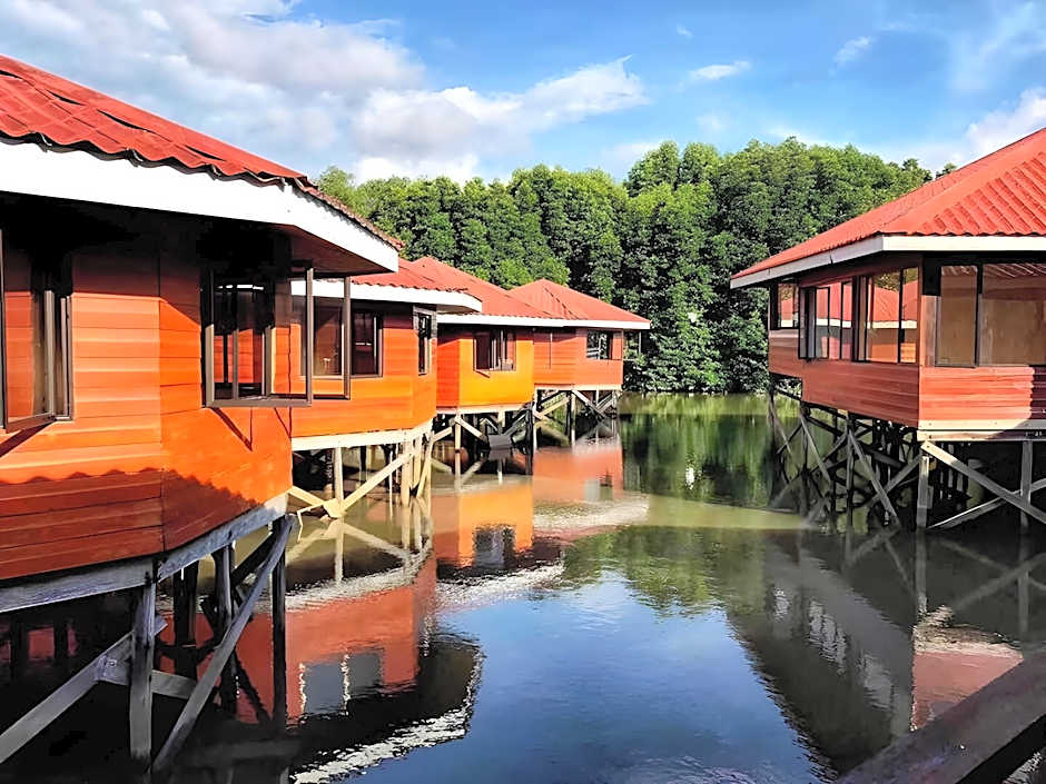 Gayang friendly water house homestay