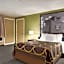 Super 8 by Wyndham Hearst ON