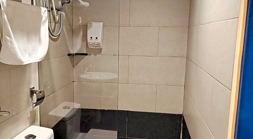 Kozi Hotel - Bukit Indah